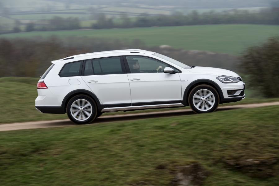  Volkswagen Golf Alltrack 2017 года  (UK) (фото 20 из 33)